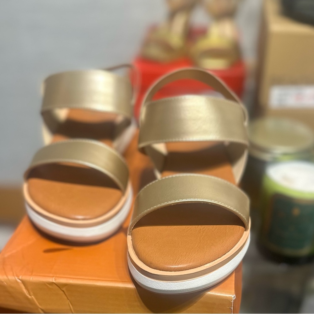 ✨ Exé “Amanda” Gold Banded Sandal ✨
Size 37 (U.S. 7) | New in Box - Picture 3 of 5